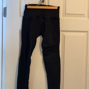 Medium Alphalete Halo BLACK